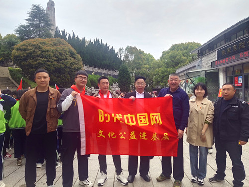 2023年4月7日到湖南省张家界市永定区迎宾路碑_副本.jpg