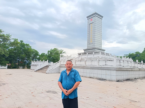 2025年9月16日 广西壮族自治区梧州市岑溪市岑城镇思英社区 岑溪市革命陵园_副本.jpg