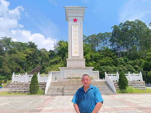 2025年9月20日广西壮族自治区玉林市玉州区龟山公园内玉林市纪念广场纪念碑_副本.jpg
