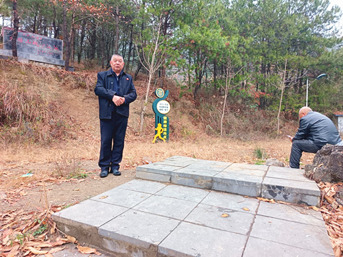 2025年12月22日 贵州省凯里市 黄平县的金榜山（也称嫁娘山）上。工农金榜战斗遗址，金榜山的最高峰嫁娘坡海拔约为1200多米_副本.jpg